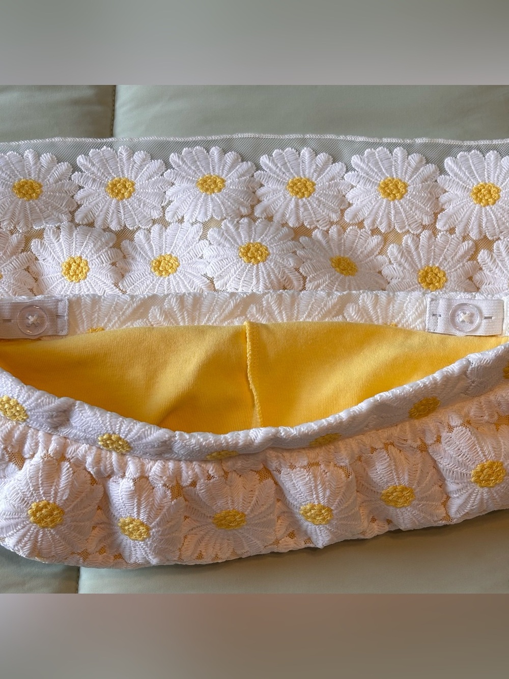GYMBOREE Girls White and Yellow Daisy Lace Appliqué Skort - Picture 2 of 4